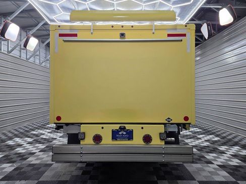 Used 2022 Ford E-450 and Econoline 450 Super Duty RWD image 6