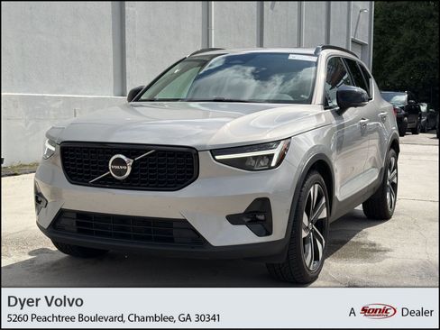 Used 2023 Volvo XC40 B4 Plus w/ Protection Package Premier FWD image 1