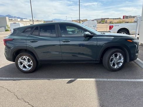 Used 2025 Chevrolet Trax LS w/ LS Convenience Package image 3