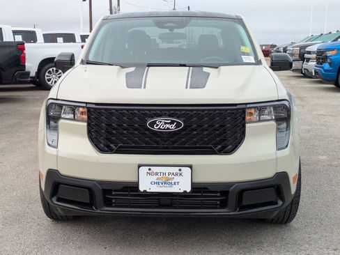 Used 2025 Ford Maverick XLT w/ Black Appearance Package image 8