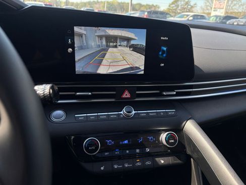 Used 2025 Hyundai Elantra SEL image 30