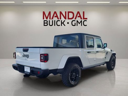 Used 2024 Jeep Gladiator Sport image 7