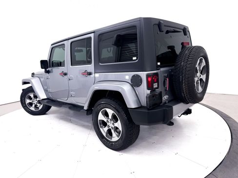 Used 2017 Jeep Wrangler Unlimited Sahara w/ Max Tow Package AWD/4WD image 2