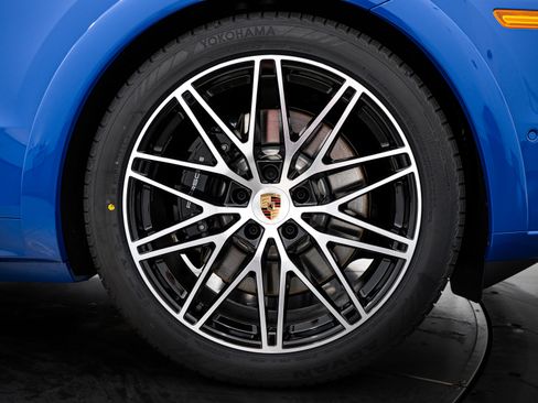 New 2026 Porsche Cayenne GTS image 11
