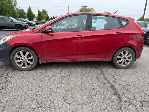 Used 2013 Hyundai Accent SE FWD image 1