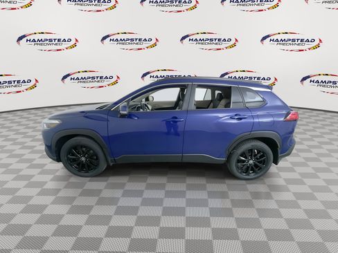 Used 2022 Toyota Corolla Cross XLE w/ Convenience Package AWD/4WD image 5
