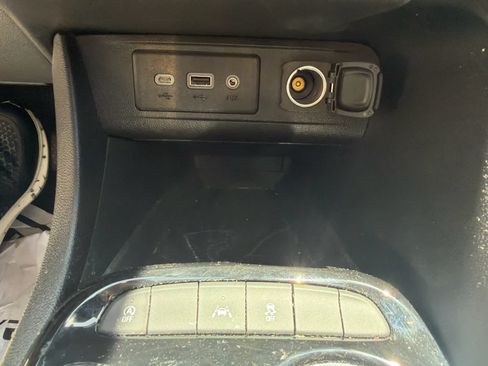 Used 2022 Buick Encore GX Select w/ Sport Touring Package FWD image 19