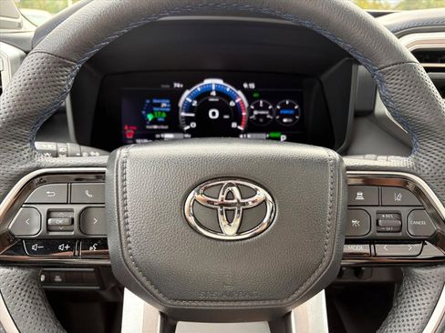 Used 2025 Toyota Sequoia Platinum image 17