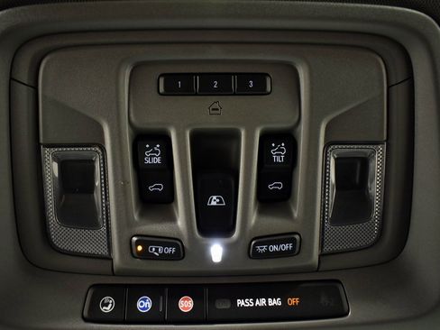 Used 2021 Chevrolet Silverado 2500 LTZ w/ LTZ Plus Package image 30