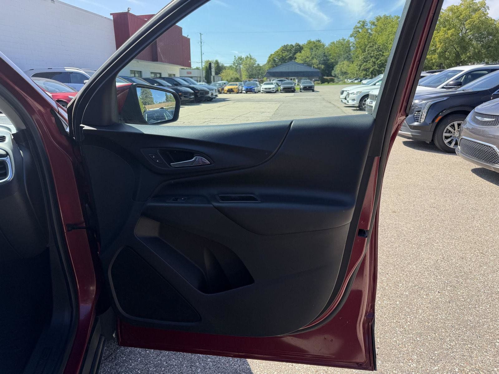 Used 2018 Chevrolet Equinox LT AWD/4WD image 25
