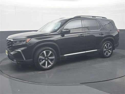 Certified 2023 Honda Pilot Touring image 4