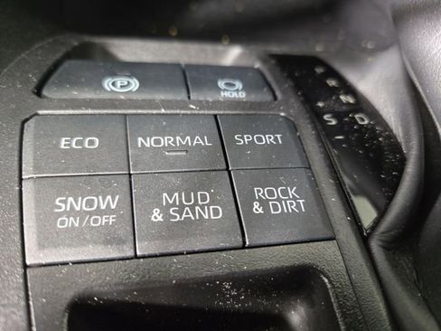 Used 2025 Toyota RAV4 XLE AWD/4WD image 26