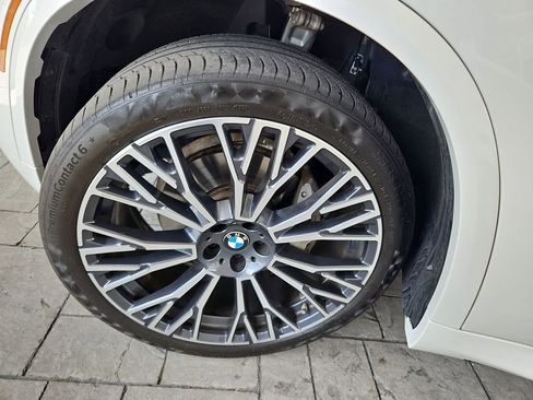 Used 2025 BMW X5 xDrive40i w/ M Sport Package AWD/4WD image 36