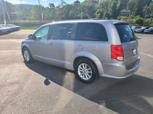 Used 2019 Dodge Grand Caravan SXT FWD image 3