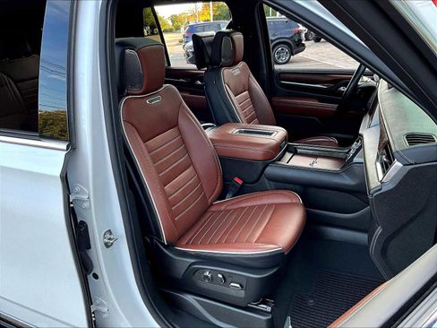 Used 2024 GMC Yukon Denali Ultimate image 11