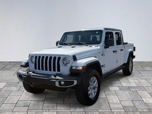 Used 2023 Jeep Gladiator Sport image 3