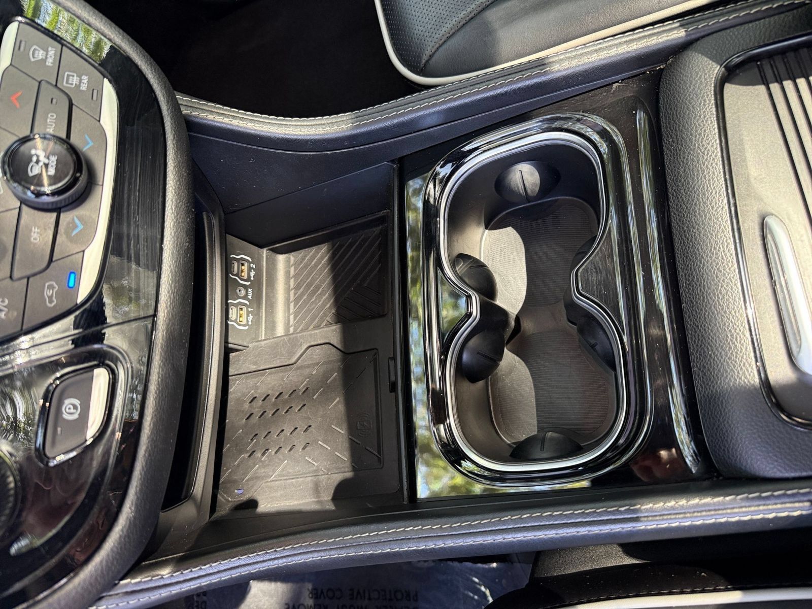 Used 2025 Chrysler Pacifica Limited FWD image 41
