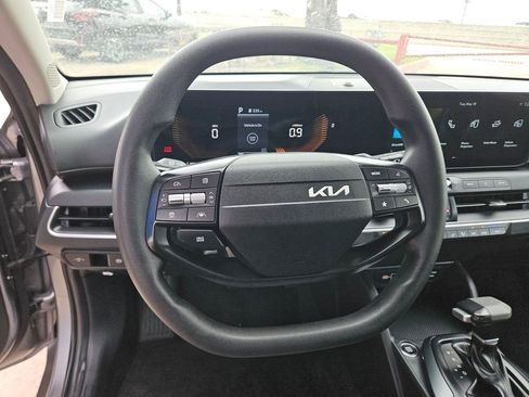 Used 2025 Kia K4 FWD image 18