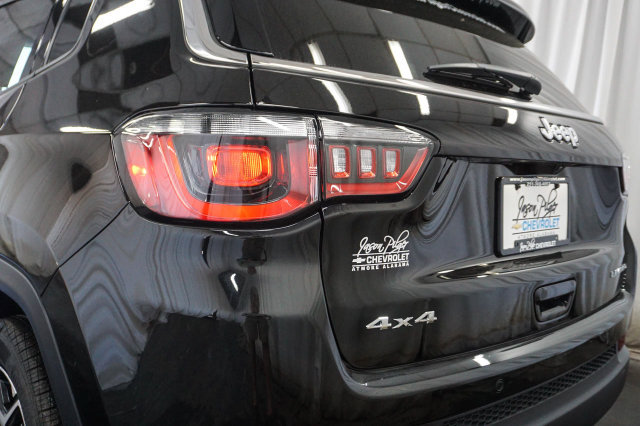 Used 2026 Jeep Compass Limited w/ Sun, Sound & Navigation Group AWD/4WD image 13