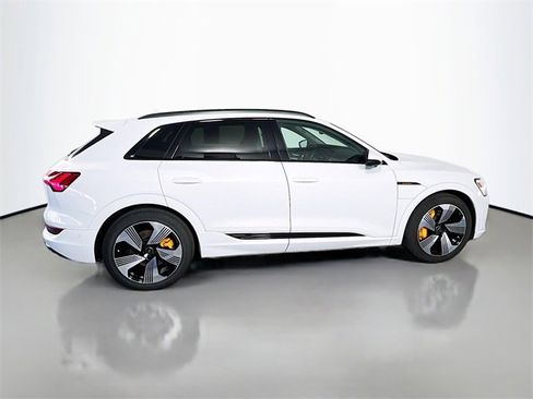 Used 2023 Audi e-tron Premium Plus w/ Premium Plus Package image 8