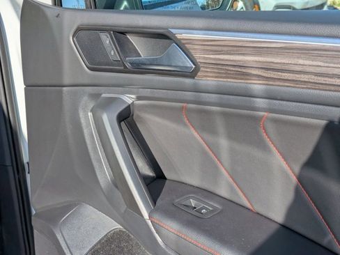 Used 2024 Volkswagen Tiguan SE image 28