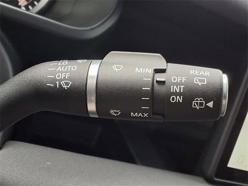 Used 2023 Land Rover Defender 110 X-Dynamic SE image 15