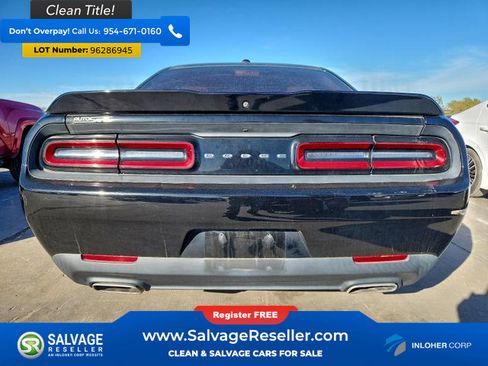 Used 2018 Dodge Challenger SXT image 8