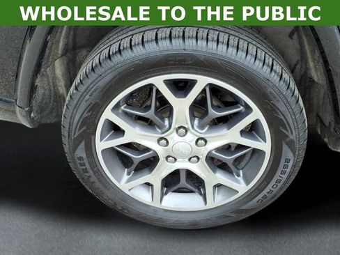 Used 2020 Jeep Grand Cherokee Overland AWD/4WD image 11