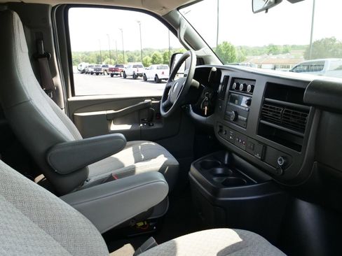 Used 2019 Chevrolet Express 3500 LT w/ LT Preferred Equipment Group RWD image 26