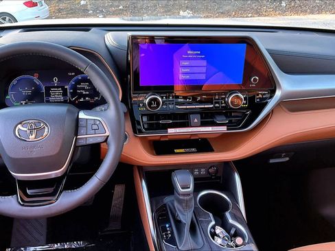 New 2026 Toyota Highlander Platinum AWD/4WD image 6