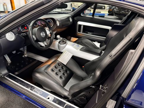 Used 2006 Ford GT RWD image 20