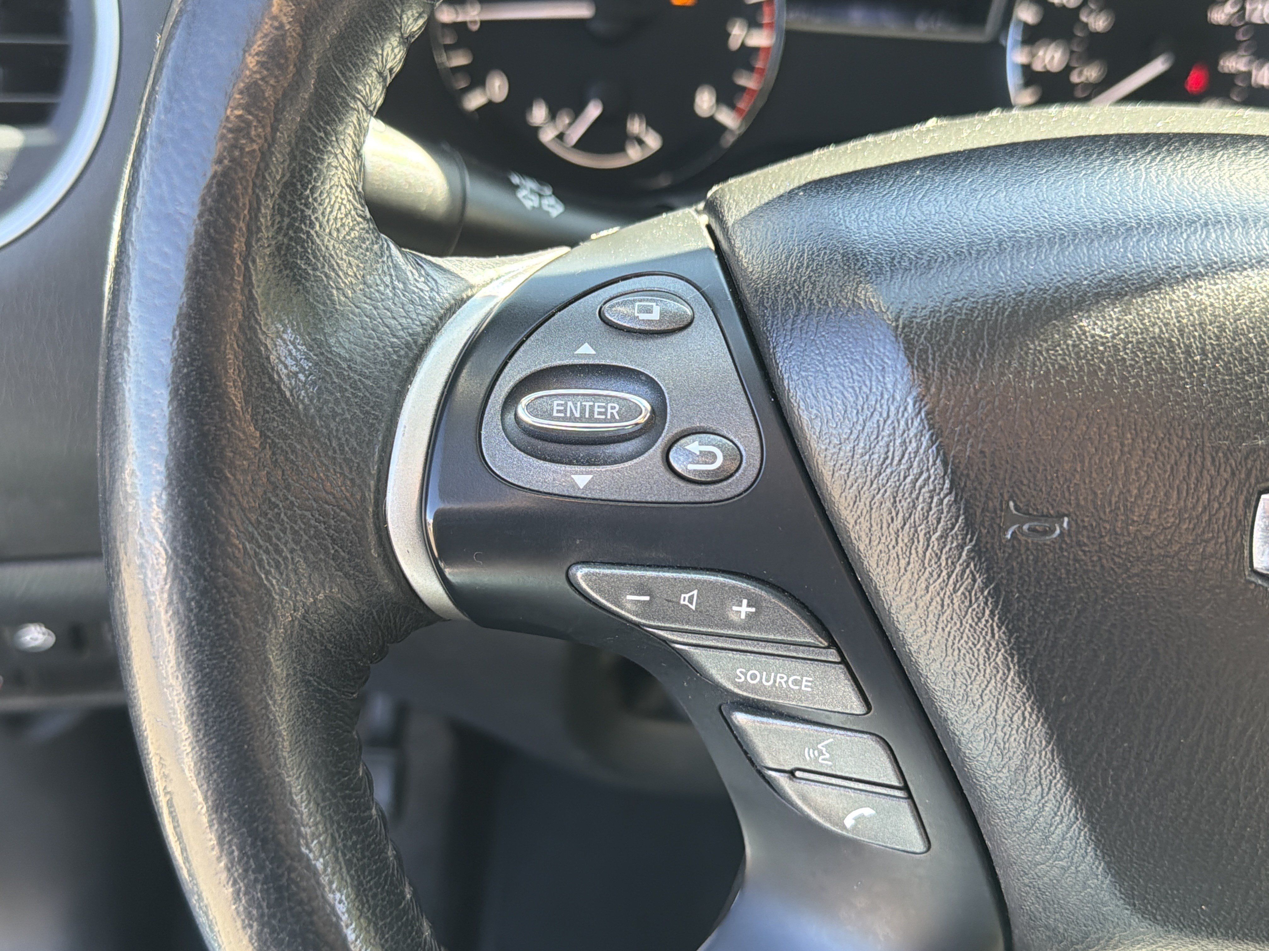 Used 2019 Nissan Pathfinder SL AWD/4WD image 16