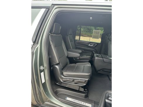 Used 2023 Chevrolet Suburban Premier image 24