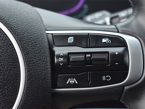 Certified 2025 Kia Sportage EX image 30