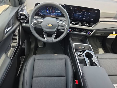 New 2026 Chevrolet Equinox LT w/ Convenience Package II FWD image 12