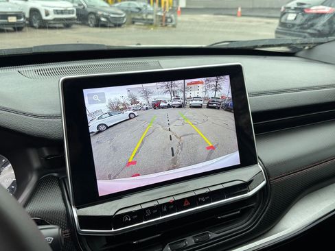 Used 2025 Jeep Compass Trailhawk image 17