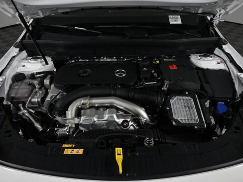 Used 2025 Mercedes-Benz GLB 250 image 33
