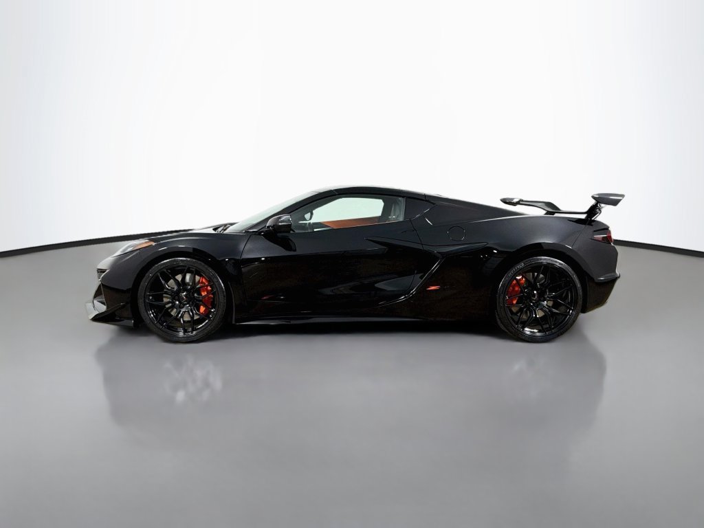 Used 2025 Chevrolet Corvette Z06 RWD image 4