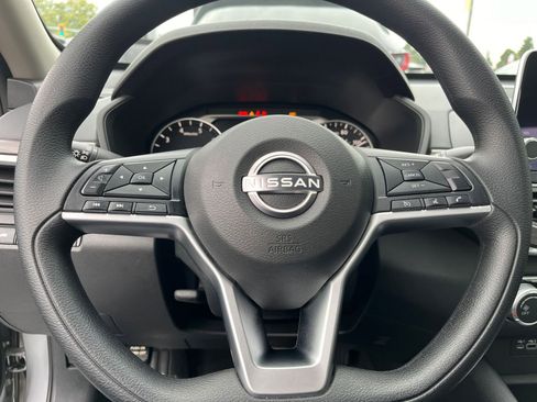 Used 2024 Nissan Altima 2.5 SV image 28