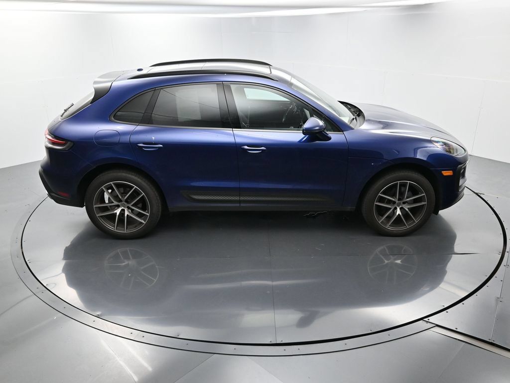 Certified 2024 Porsche Macan AWD/4WD image 39