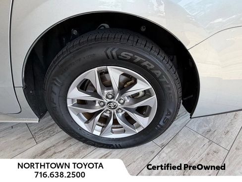 Used 2024 Toyota Sienna LE AWD/4WD image 20
