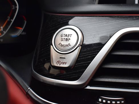 Used 2021 BMW 750i xDrive w/ Executive Package image 37