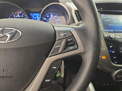 Used 2016 Hyundai Veloster FWD image 27