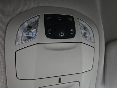 Used 2024 Chrysler Pacifica Touring-L FWD image 18
