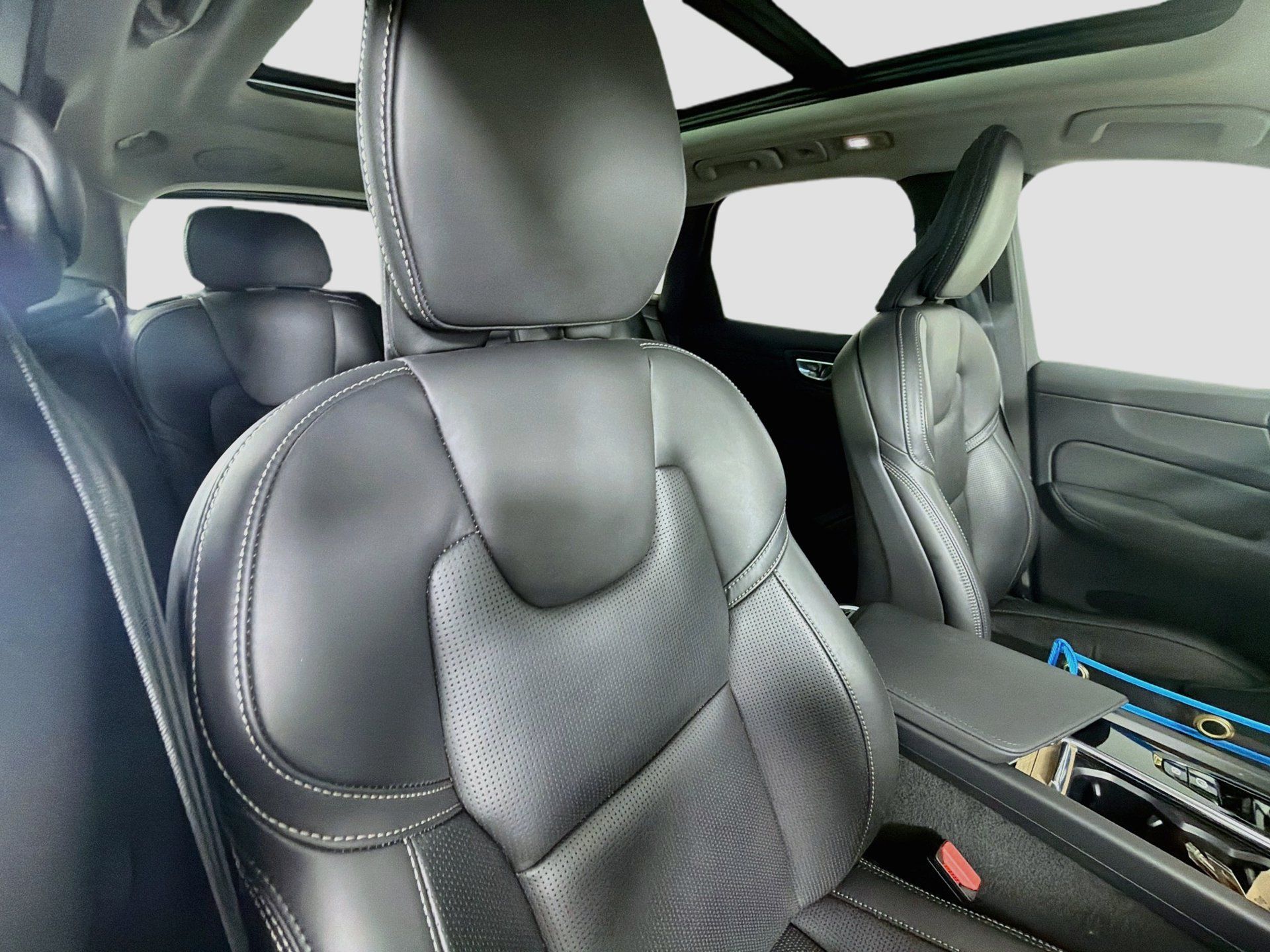 Certified 2026 Volvo XC60 B5 Ultra AWD/4WD image 30