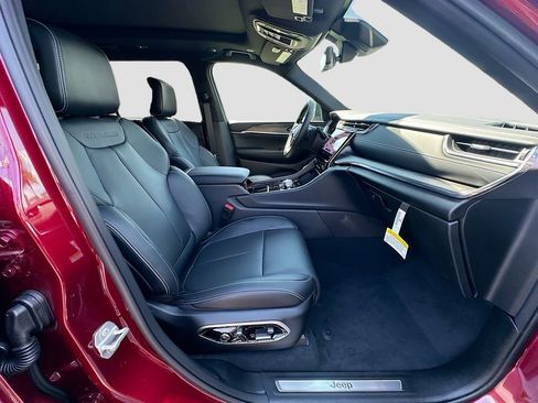 New 2025 Jeep Grand Cherokee L Overland w/ Advanced Protech Group III image 34