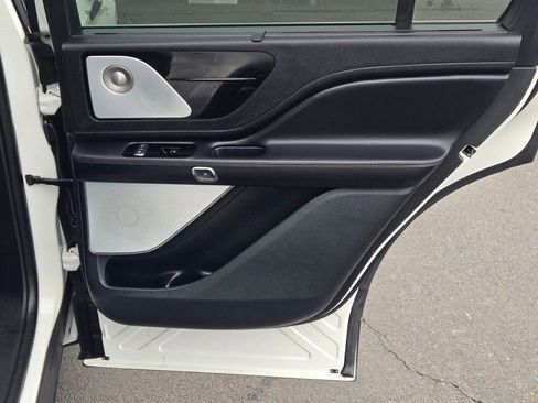 Used 2023 Lincoln Aviator Reserve w/ Equipment Group 201A image 9