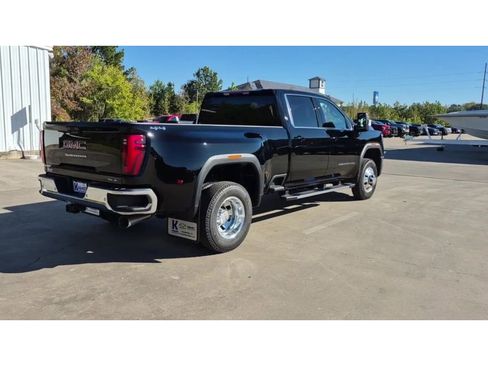 New 2026 GMC Sierra 3500 SLE w/ SLE Value Package image 8