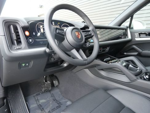 New 2026 Porsche Cayenne E-Hybrid image 4
