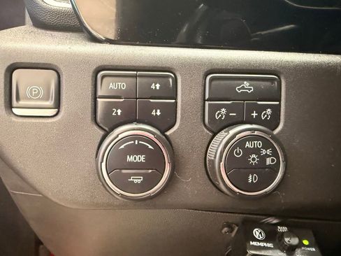 Used 2022 Chevrolet Silverado 1500 LT Trail Boss w/ Convenience Package II AWD/4WD image 18